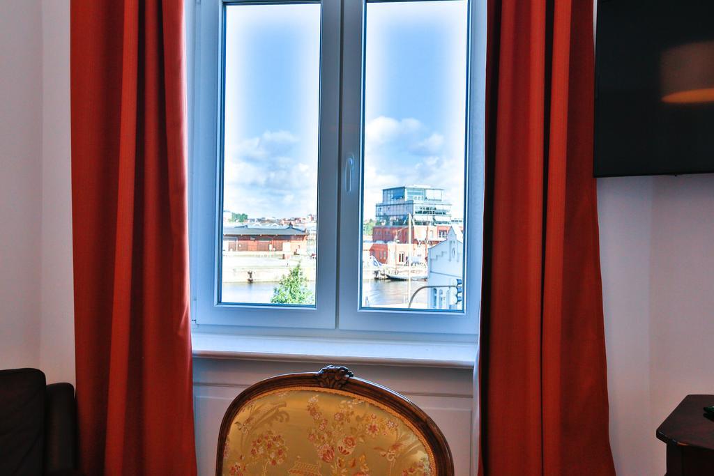 Riverside Apartments لوبيك المظهر الخارجي الصورة