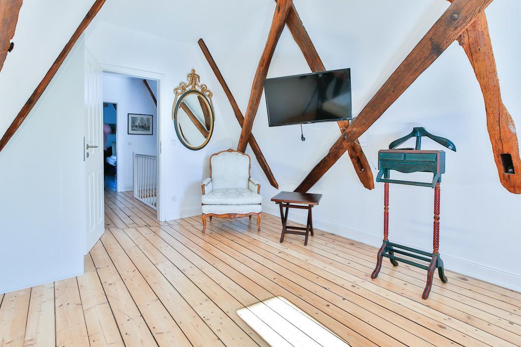 Riverside Apartments لوبيك المظهر الخارجي الصورة