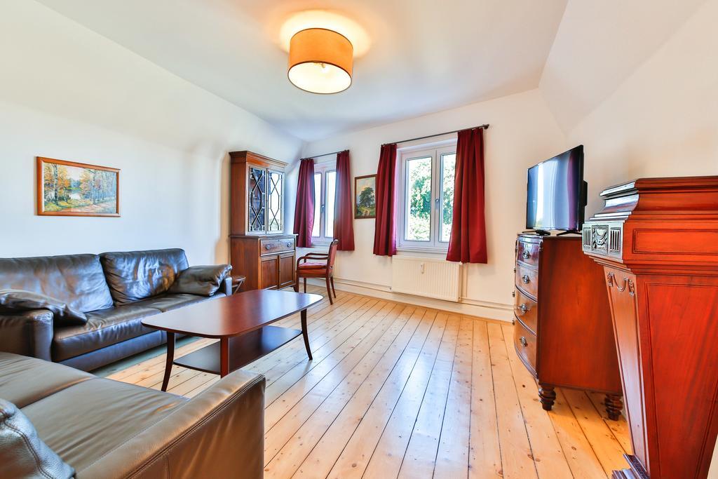 Riverside Apartments لوبيك المظهر الخارجي الصورة